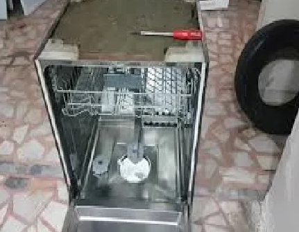 Bulaşık Makinesi Suyunu Boşaltmıyor: Nedenleri ve Çözümleri